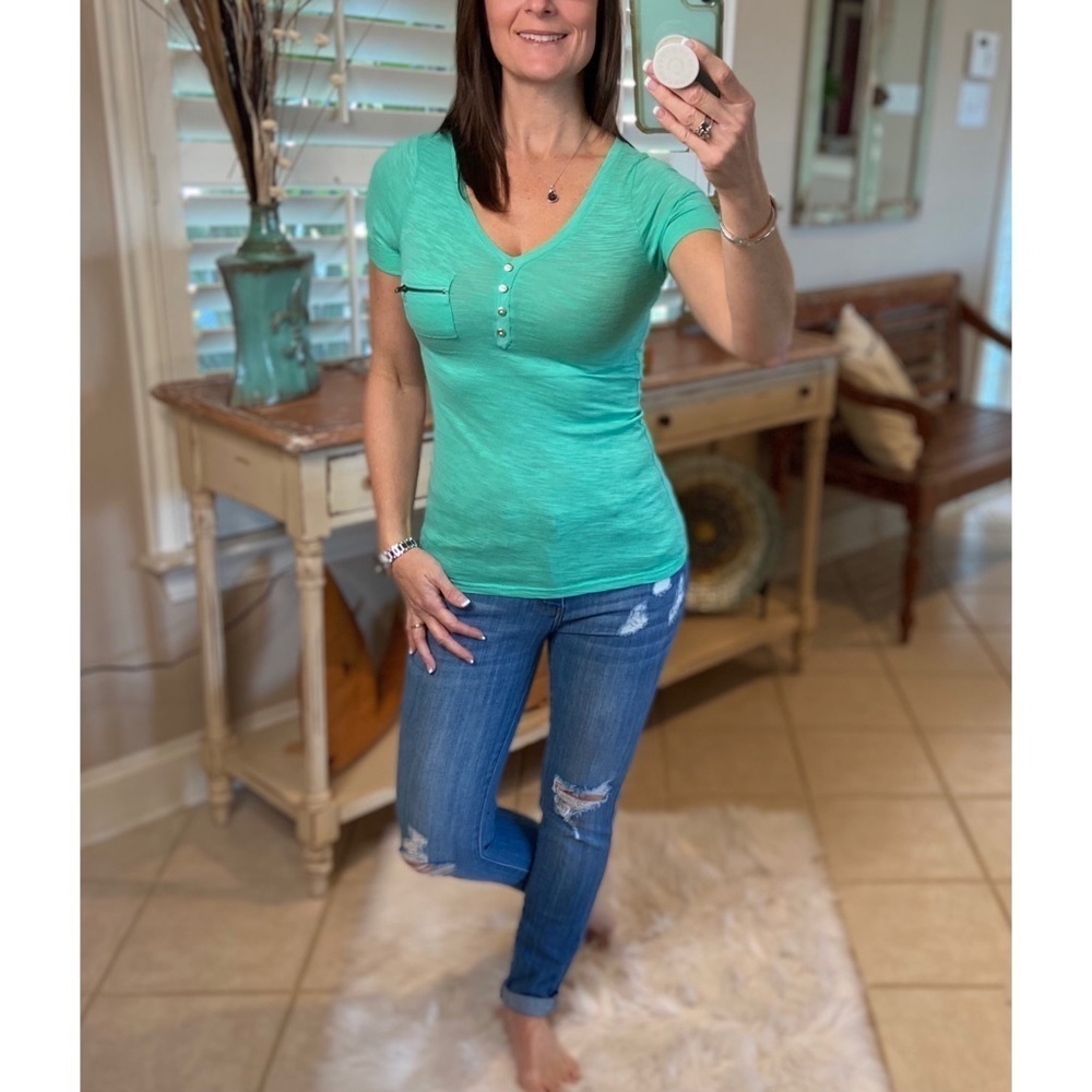 Zipper Pocket Burnout Henley V-Neck Mint 0221
